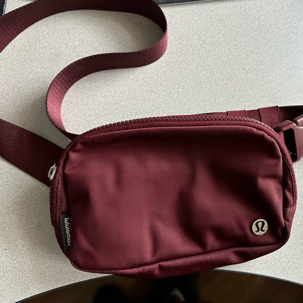 Gently used Burgundy Lululemon belt bag.